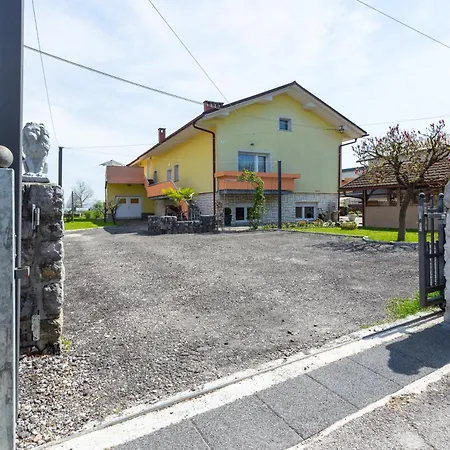 Apartma Majdas Loka pri Mengsu